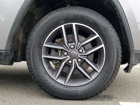 Used 2019 Jeep Grand Cherokee Limited w/ Luxury Group II AWD/4WD image 12