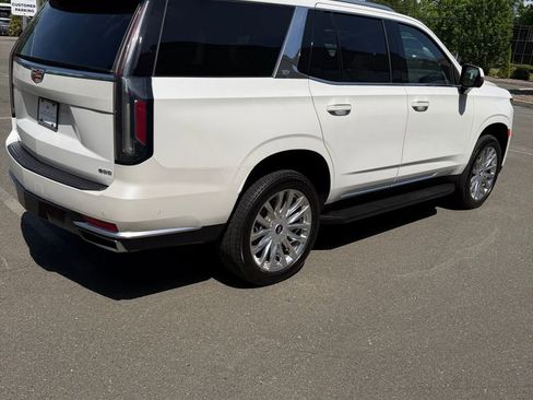 Used 2024 Cadillac Escalade Premium Luxury AWD/4WD image 6