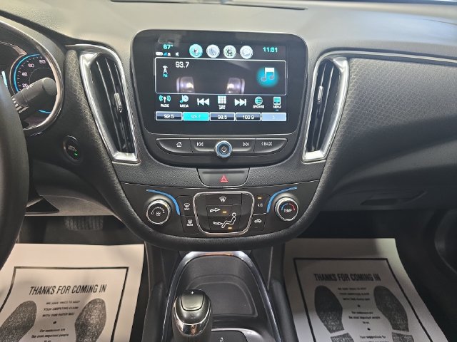 Used 2018 Chevrolet Malibu LT FWD image 19