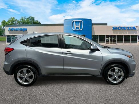 Used 2017 Honda HR-V LX image 3