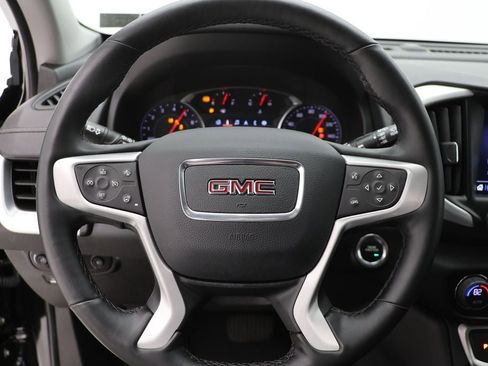 Used 2024 GMC Terrain SLT image 17
