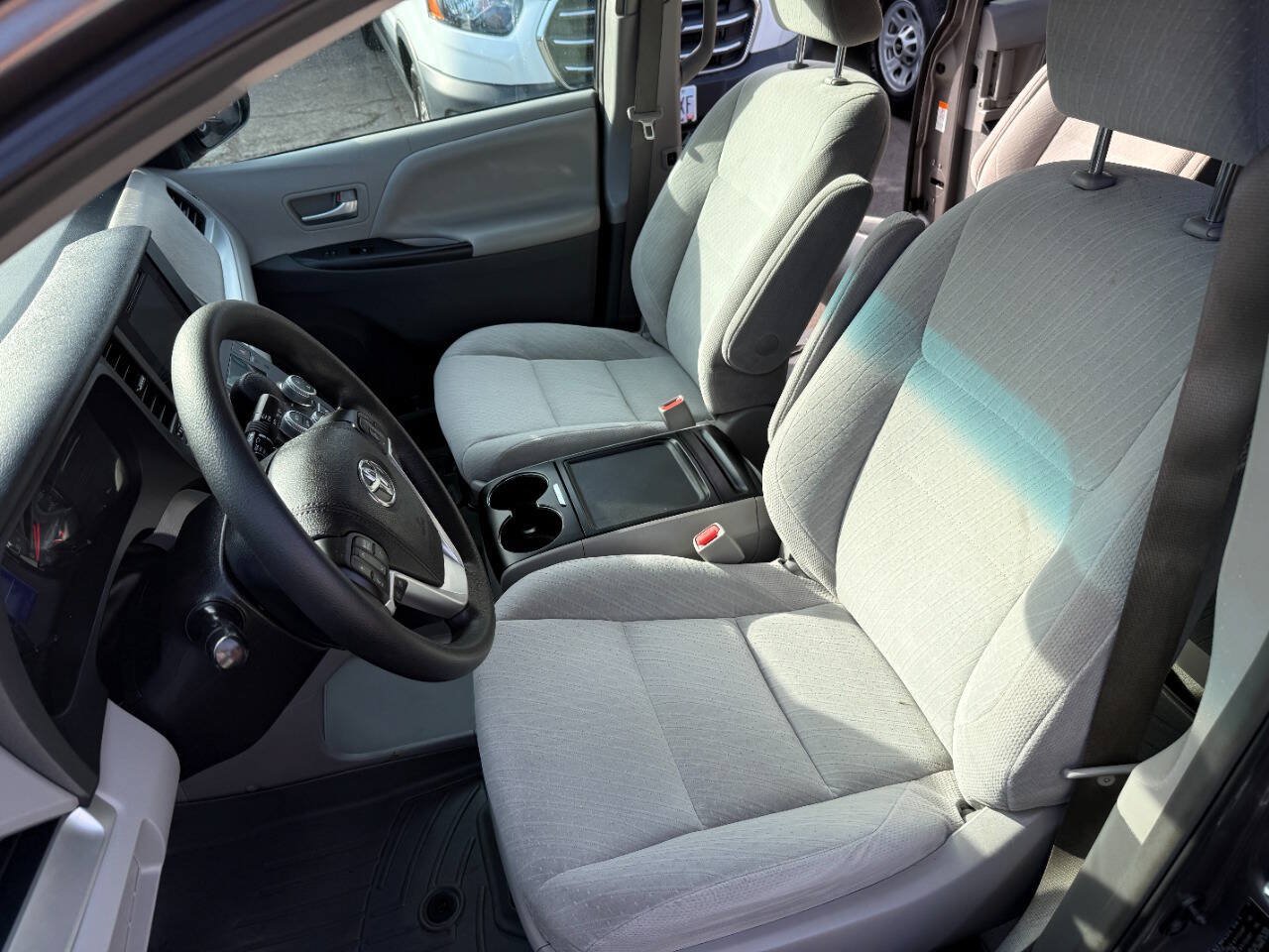 Used 2017 Toyota Sienna LE FWD image 26