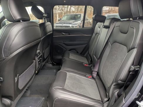 New 2026 Jeep Grand Cherokee Altitude image 25