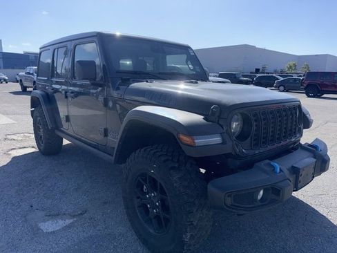 Used 2024 Jeep Wrangler Unlimited image 3