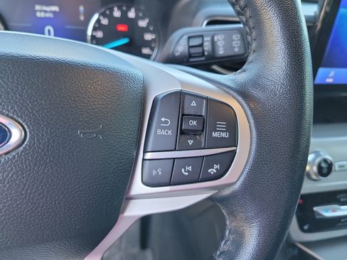 Used 2022 Ford Explorer XLT w/ Equipment Group 202A AWD/4WD image 17