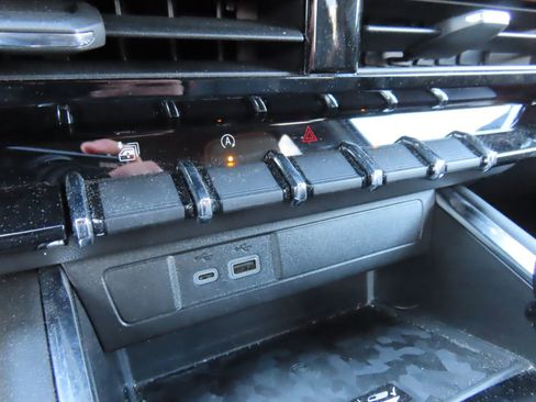 Used 2023 GMC Canyon AT4 w/ AT4 Premium Package image 26