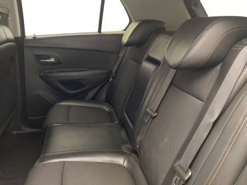 Used 2019 Chevrolet Trax LT w/ LT Convenience Package FWD image 18