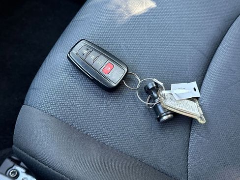 Used 2025 Toyota RAV4 XLE image 18