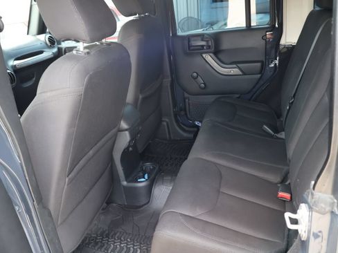 Used 2017 Jeep Wrangler Unlimited Sport w/ Connectivity Group AWD/4WD image 27