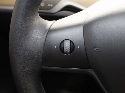 Used 2023 Tesla Model Y Long Range image 35