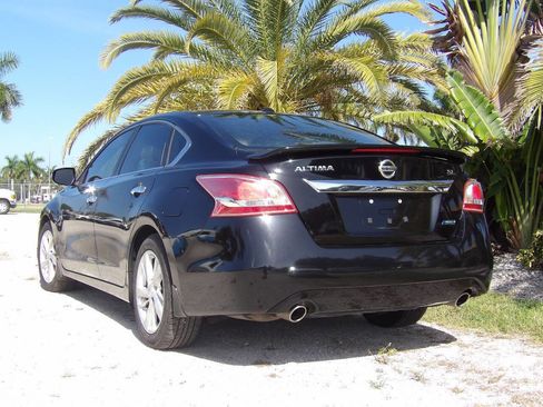 Used 2013 Nissan Altima 2.5 SL w/ Technology Pkg image 4