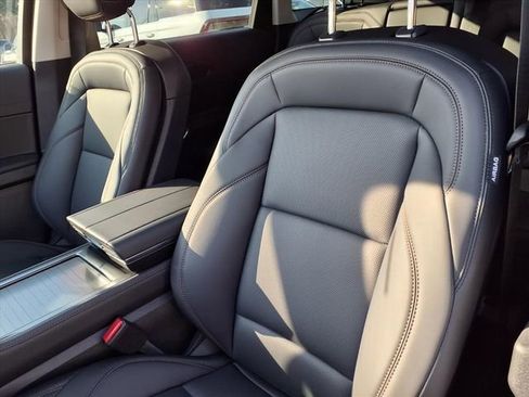 New 2026 Lincoln Nautilus Premier image 8