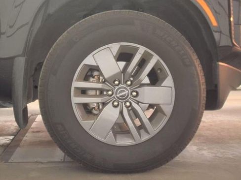 Used 2025 Nissan Frontier SV w/ SV Convenience Package image 9