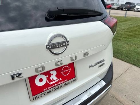 Used 2022 Nissan Rogue Platinum w/ Head-Up Display Package AWD/4WD image 10
