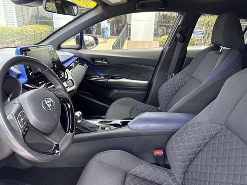 Used 2022 Toyota C-HR FWD image 4