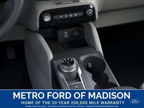 New 2025 Ford Escape SE FWD image 17