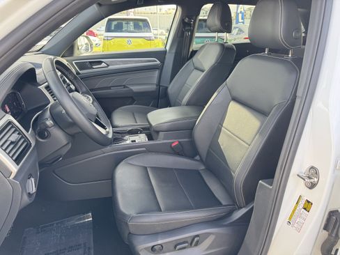 Used 2023 Volkswagen Atlas Cross Sport SE w/ Black Wheel Package image 16