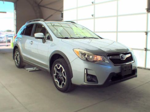 Used 2017 Subaru Crosstrek 2.0i Premium AWD/4WD image 3