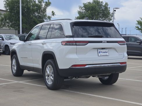 New 2026 Jeep Grand Cherokee Laredo RWD image 3