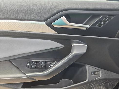 Used 2025 Volkswagen Jetta SE image 13