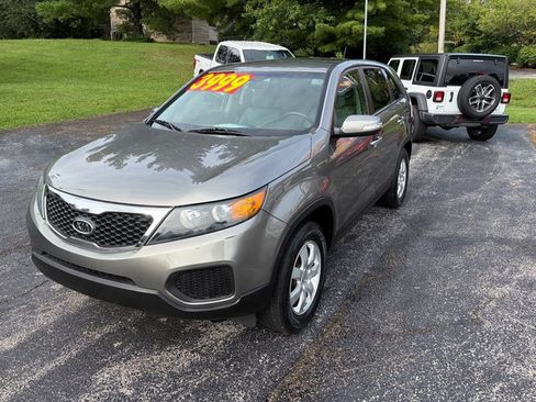 Used 2013 Kia Sorento LX FWD image 2