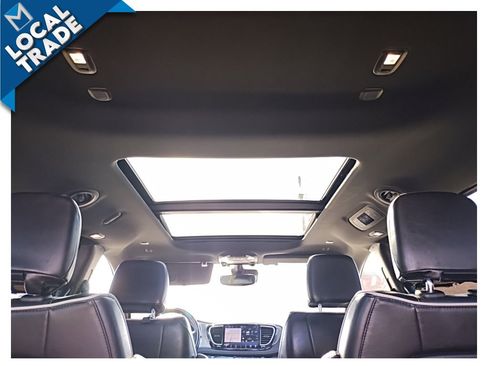 Used 2021 Chrysler Pacifica Limited w/ S Appearance Package image 41