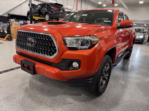 Used 2018 Toyota Tacoma TRD Sport image 29