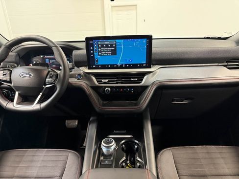 Used 2025 Ford Explorer ST-Line image 18