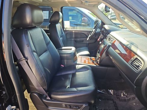 Used 2012 Chevrolet Suburban LTZ AWD/4WD image 28