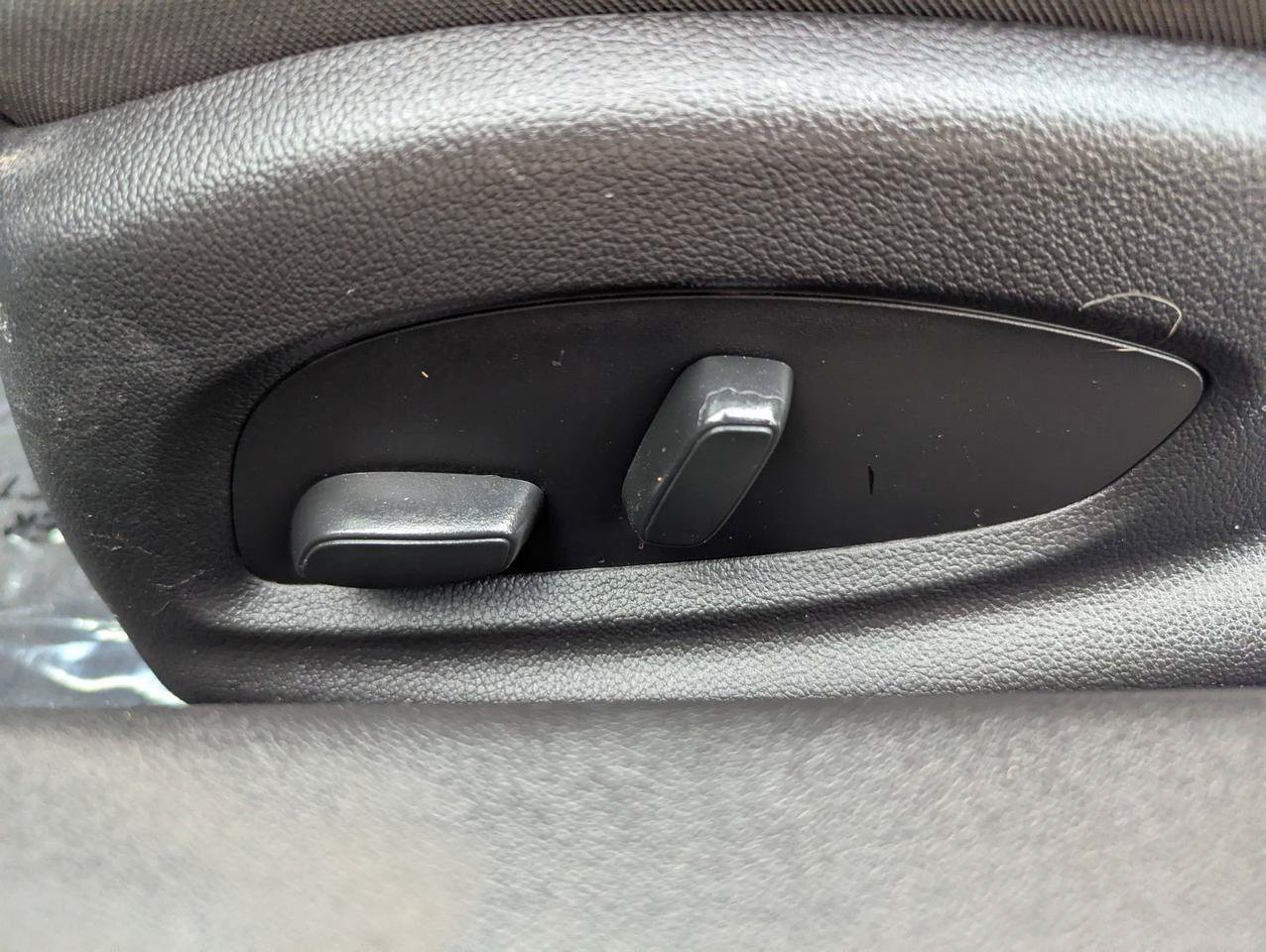 Used 2020 Chevrolet Camaro LT RWD image 13