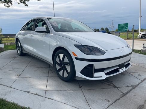 New 2025 Hyundai Ioniq 6 SE image 7