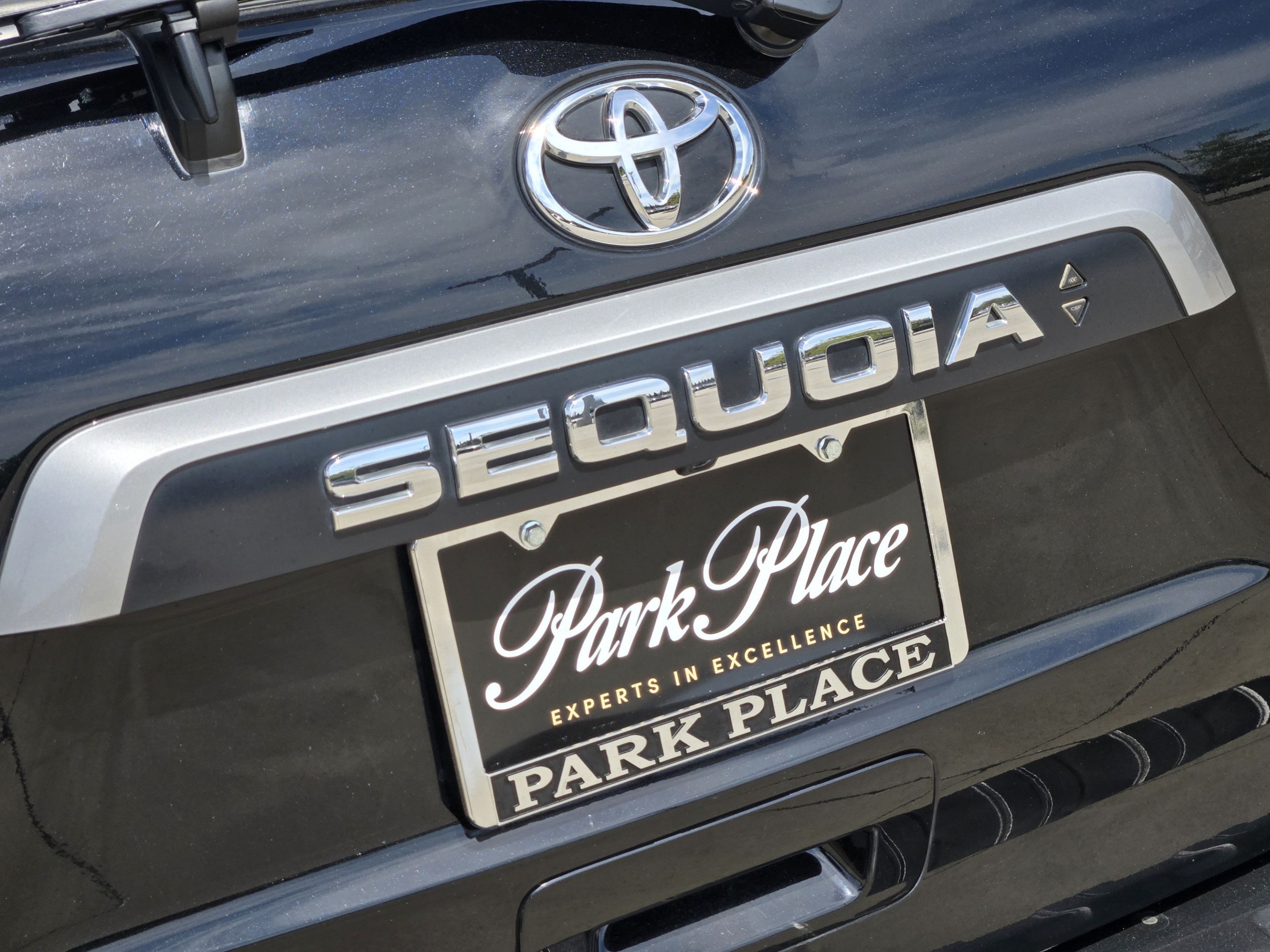 Used 2020 Toyota Sequoia Limited w/ Safety & Convenience Package AWD/4WD image 43