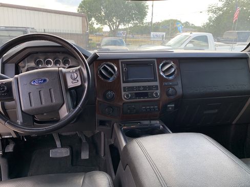 Used 2011 Ford F250 Lariat w/ Lariat Interior Pkg image 19