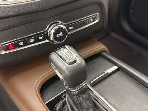 Certified 2022 Volvo XC90 T6 Inscription w/ Lounge Package AWD/4WD image 17