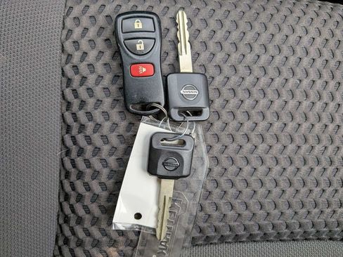 Used 2013 Nissan Frontier SV w/ SV Value Truck Pkg AWD/4WD image 29