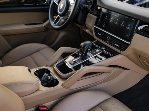 Used 2019 Porsche Cayenne image 19