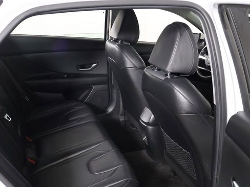 Used 2025 Hyundai Elantra Limited FWD image 30