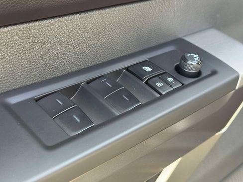 Used 2025 Toyota Tundra SR5 AWD/4WD image 16