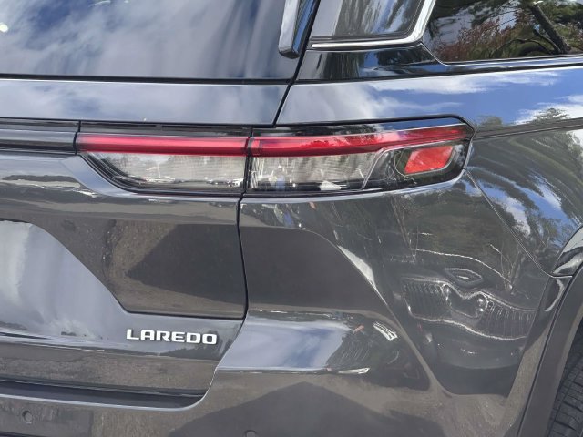 Certified 2025 Jeep Grand Cherokee Laredo X w/ Luxury Tech Group I AWD/4WD image 11