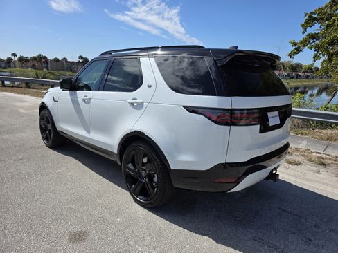 New 2026 Land Rover Discovery Dynamic SE image 2
