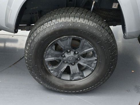 Used 2020 Toyota Tacoma TRD Sport RWD image 28