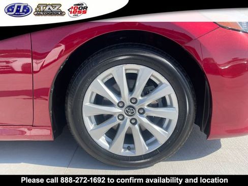 Used 2020 Toyota Camry LE image 9