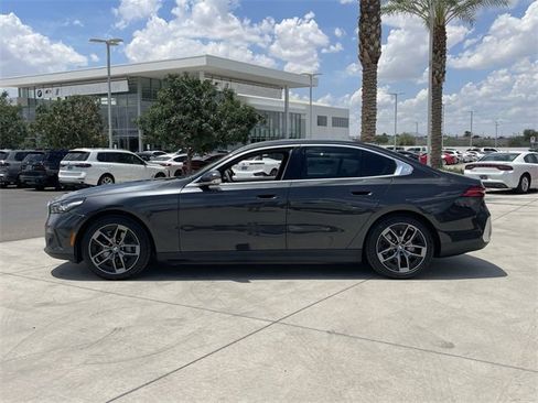 New 2026 BMW i5 eDrive40 w/ Premium Package image 9