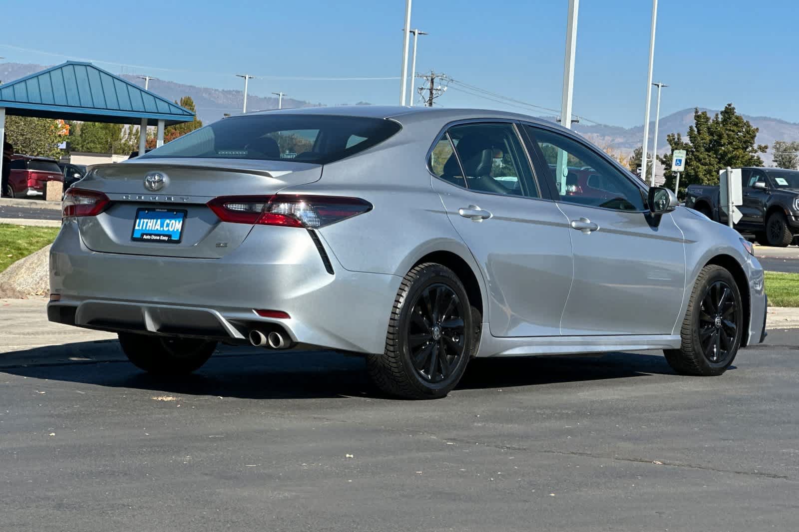 Used 2024 Toyota Camry SE FWD image 2