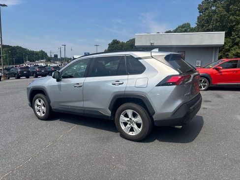 Used 2021 Toyota RAV4 XLE FWD image 4