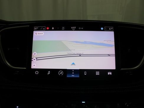 Used 2022 Chrysler Pacifica Limited image 42