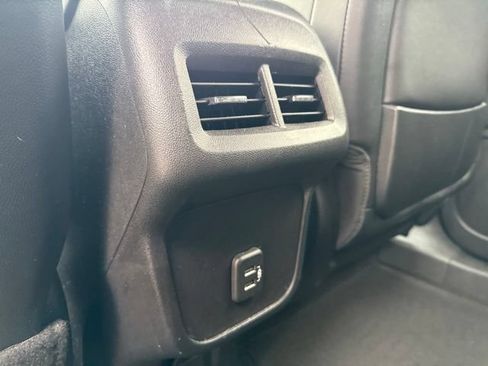 Used 2023 GMC Terrain SLT w/ Infotainment Package II FWD image 10