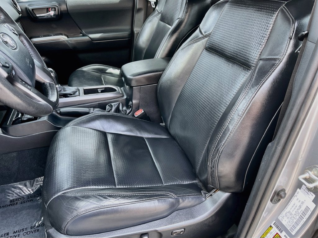 Used 2020 Toyota Tacoma TRD Sport w/ TRD Premium Sport Package AWD/4WD image 20