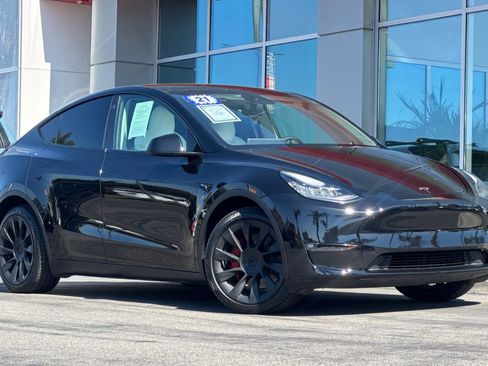 Used 2021 Tesla Model Y Long Range image 2