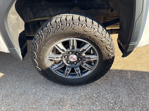 Used 2024 GMC Sierra 1500 AT4 w/ AT4 Premium Package image 4